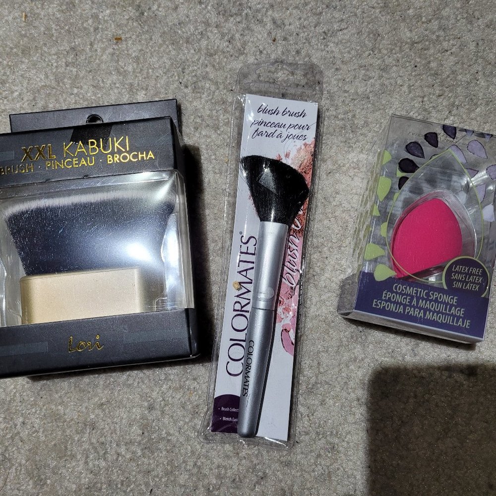 Kabuki brush, Blush Brush, make up sponge lot of items
